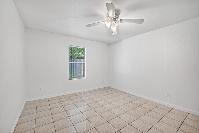 Building Photo - 7200 Clarewood Dr