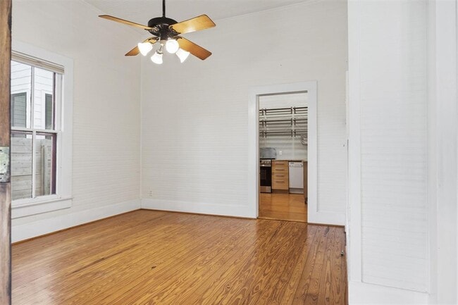 Building Photo - 1613 Drake Ave