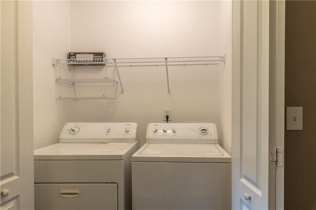 Building Photo - 5181 Heather Rd SE