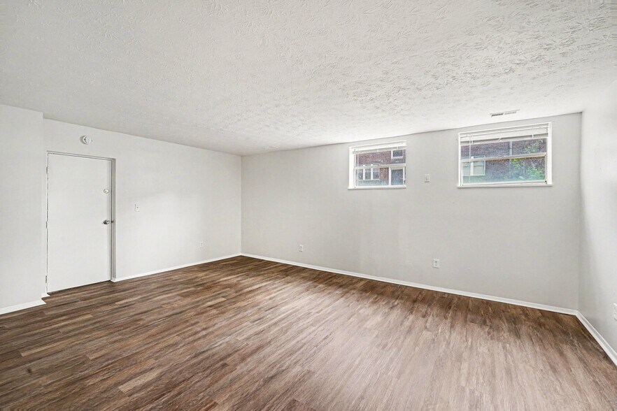Building Photo - 562 Glenwood Ave