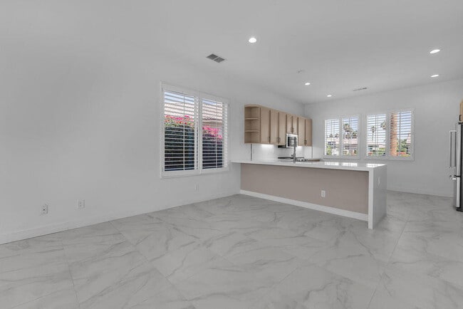 Building Photo - 74613 Waterlily Cir