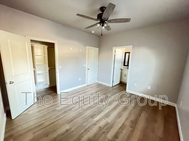 Building Photo - 1135 W Baker St