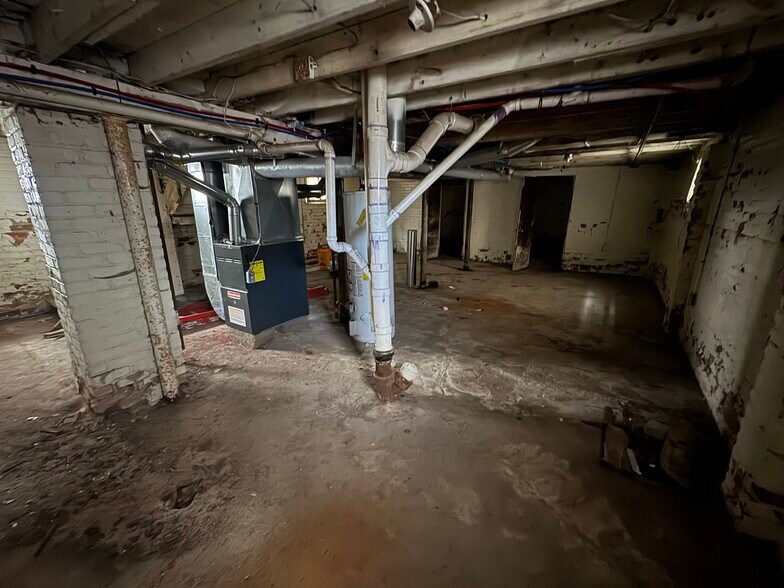 Building Photo - 5236 Lemay St