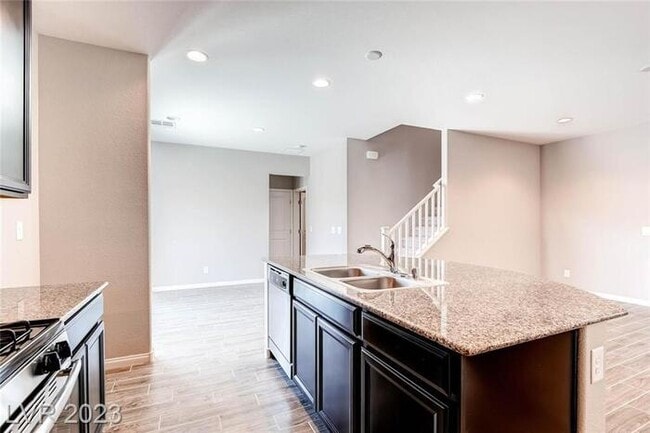 Building Photo - Beautiful 3 Bedroom Home For Rent
