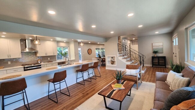 Building Photo - 7021 Wilshire Cir