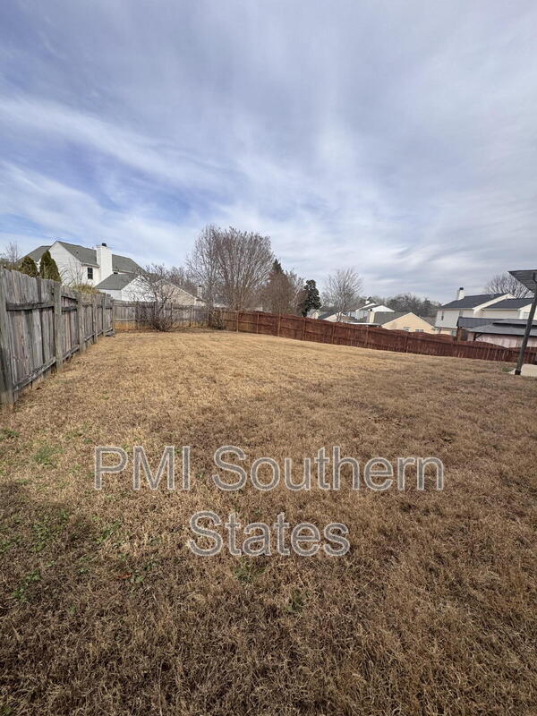 Building Photo - 115 Crossview Dr