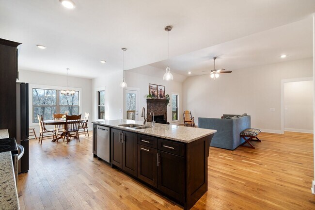 Building Photo - Stunner West of Nashville