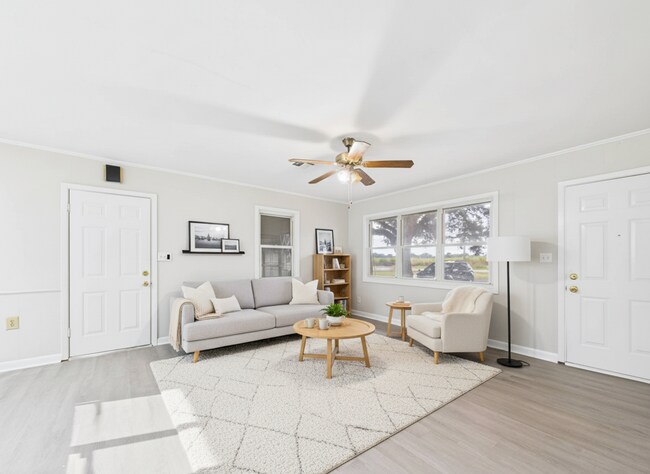 Building Photo - READY NOW!  2 bed 2 bath home!