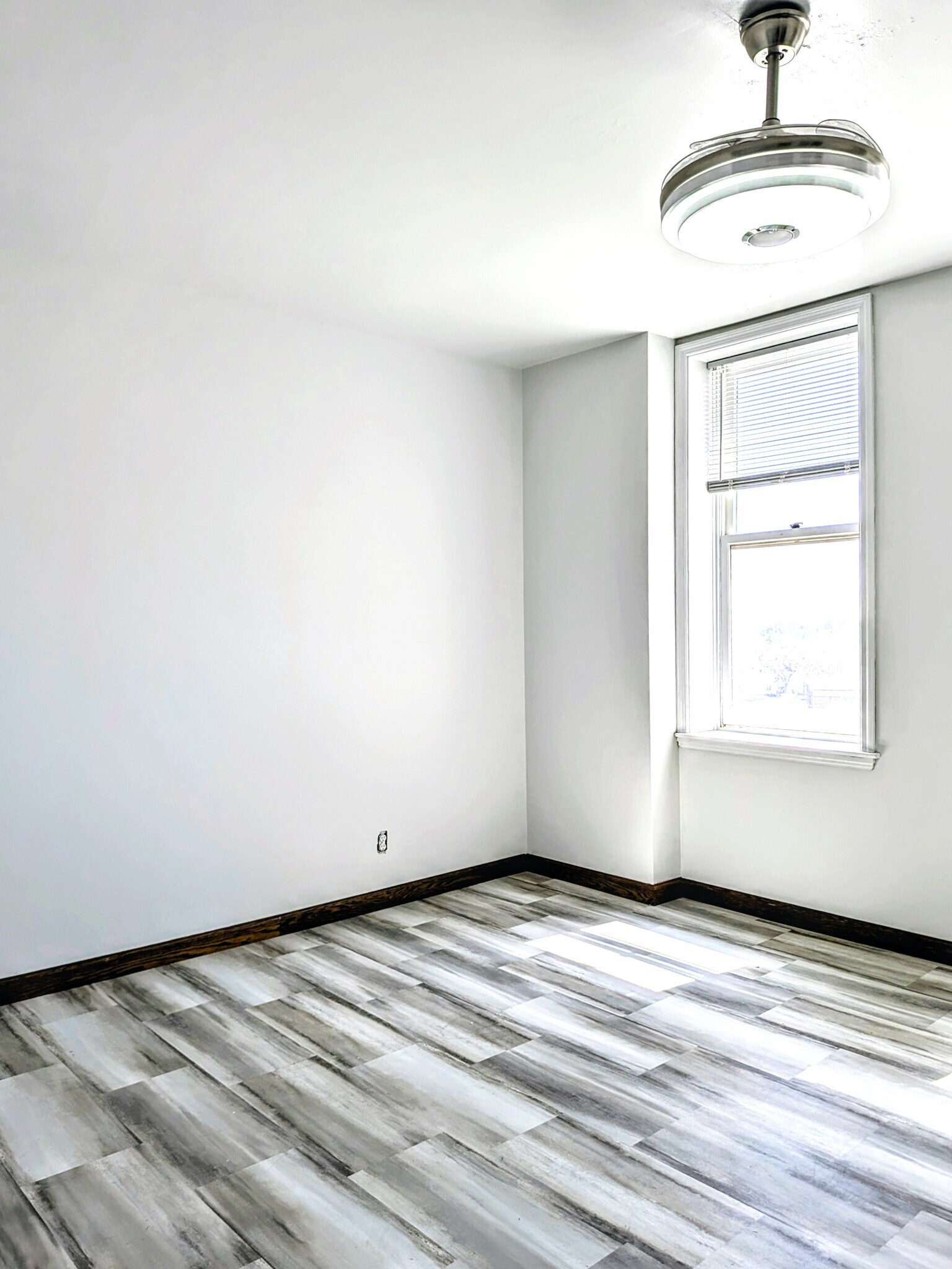 Building Photo - 123 N Locust St