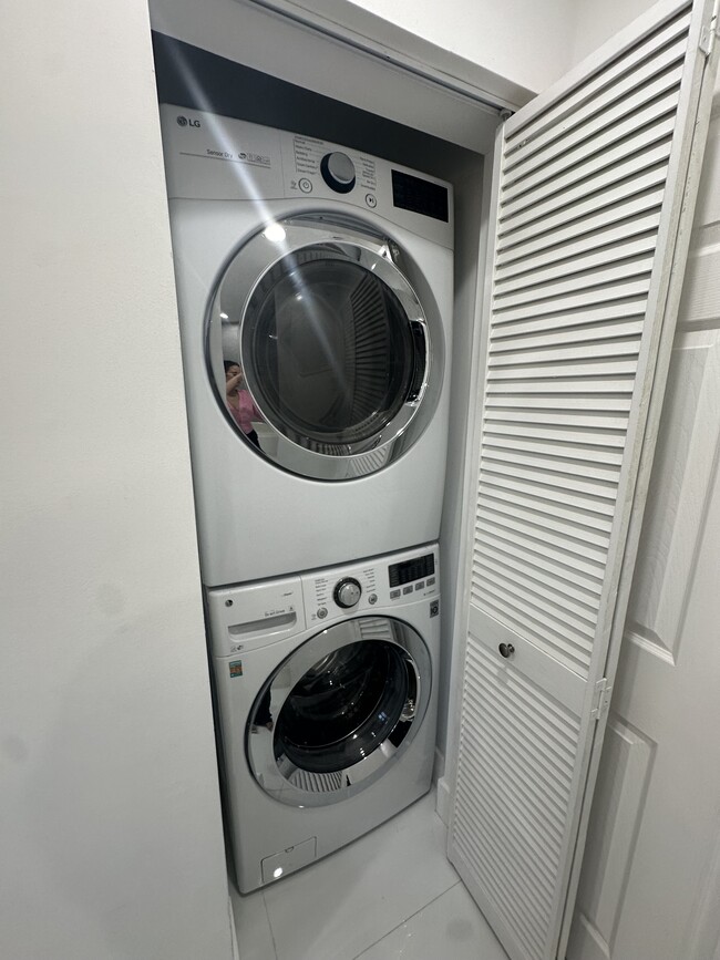 Washer and dryer - 2210 NW 31st Ave