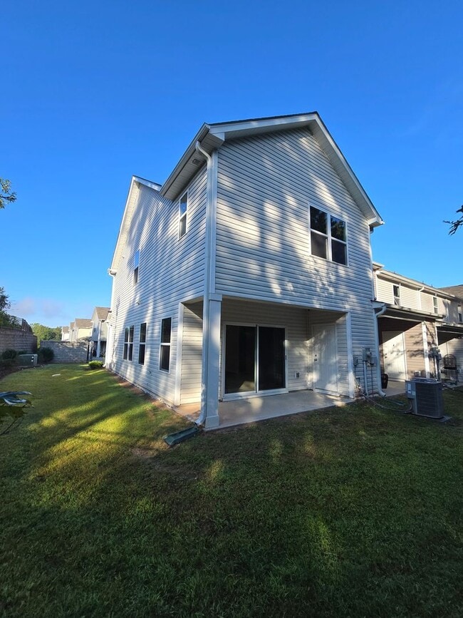 Building Photo - NEW LISTING!!!!!