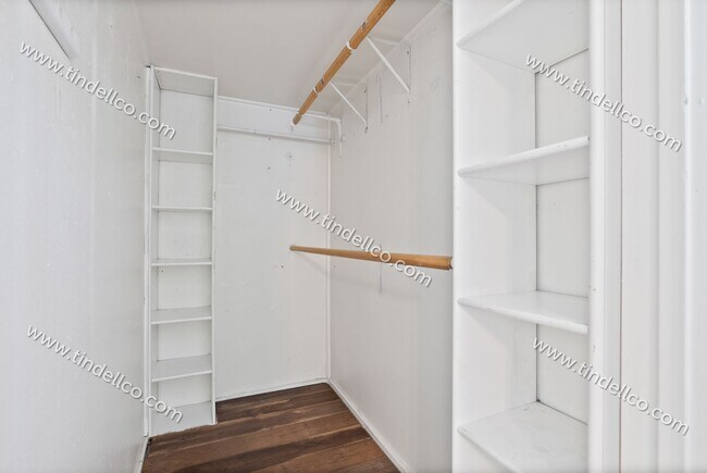 Building Photo - Darling Two Bedroom With Large Fenced Yard...