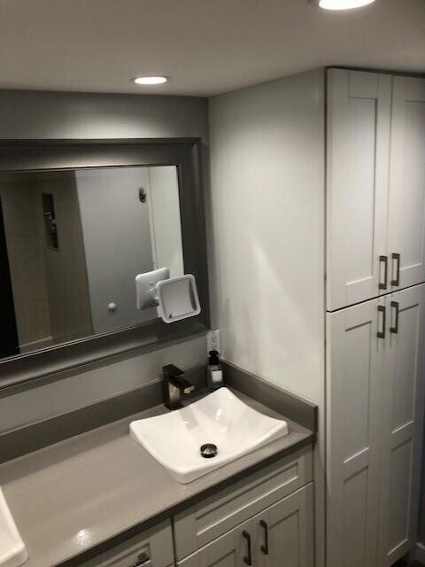 Building Photo - 1609 N Riverside Dr