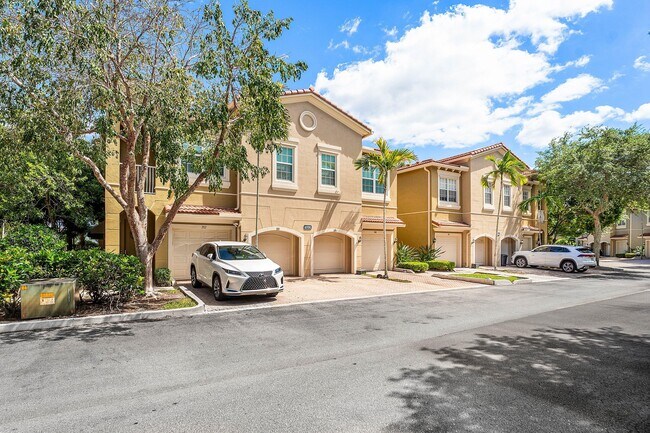 Building Photo - 4890 Bonsai Cir