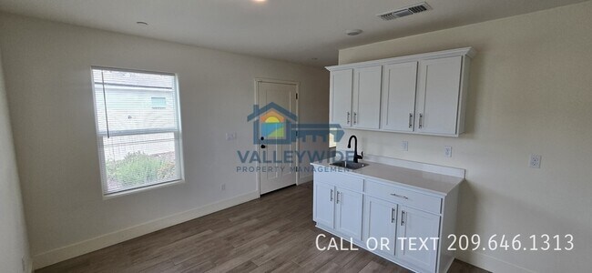 Building Photo - 2104 Ukiah Ct