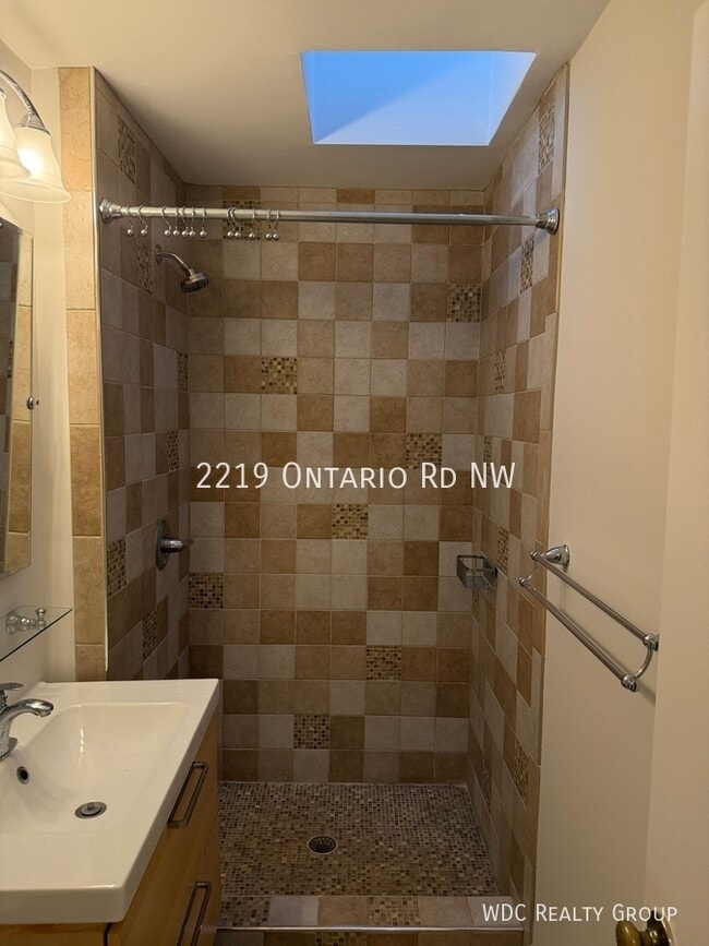 Building Photo - 2219 Ontario Rd NW