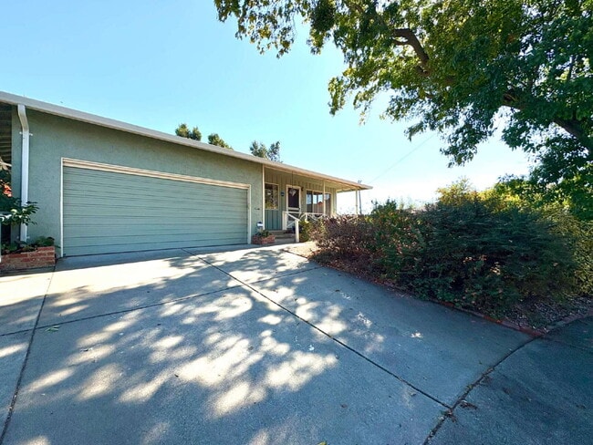 Primary Photo - Peaceful Charmer Single-Story Retreat in V...