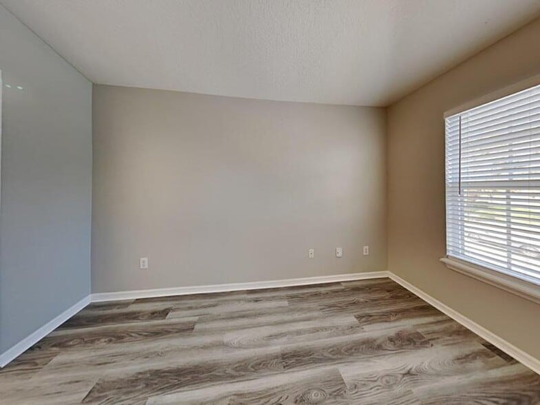 Building Photo - 2310 Little Gem Loop