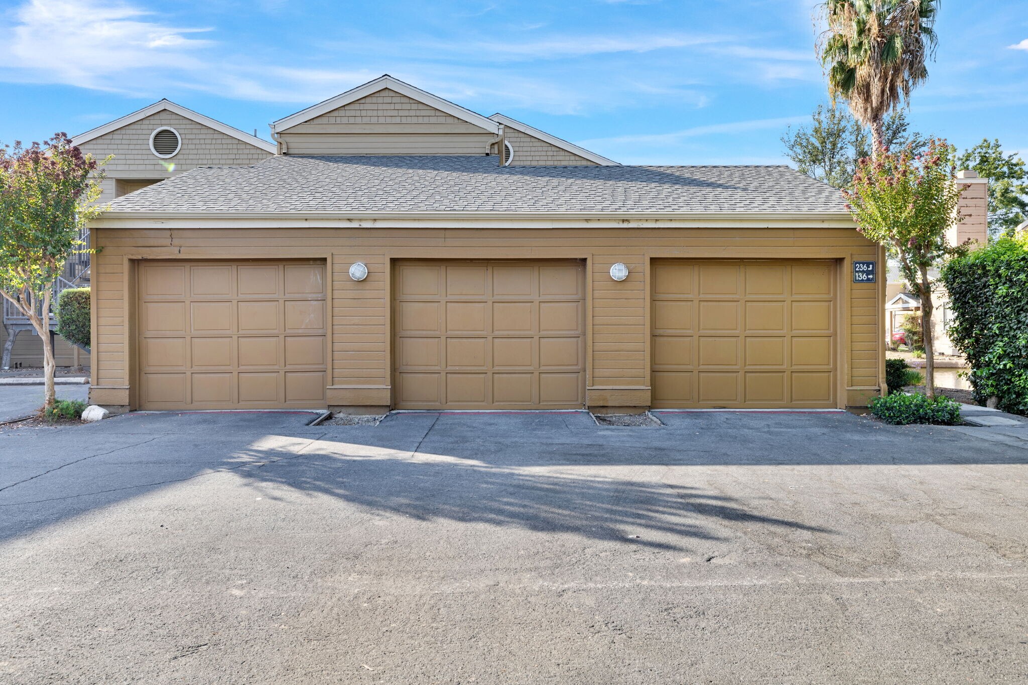 Building Photo - 7675 N 1st St