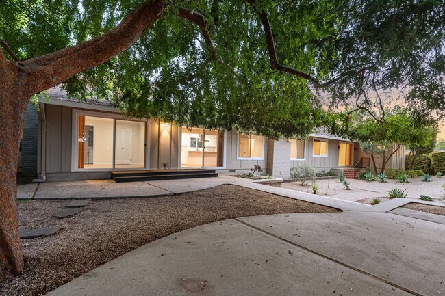 Building Photo - 810 Monte Rosa Dr