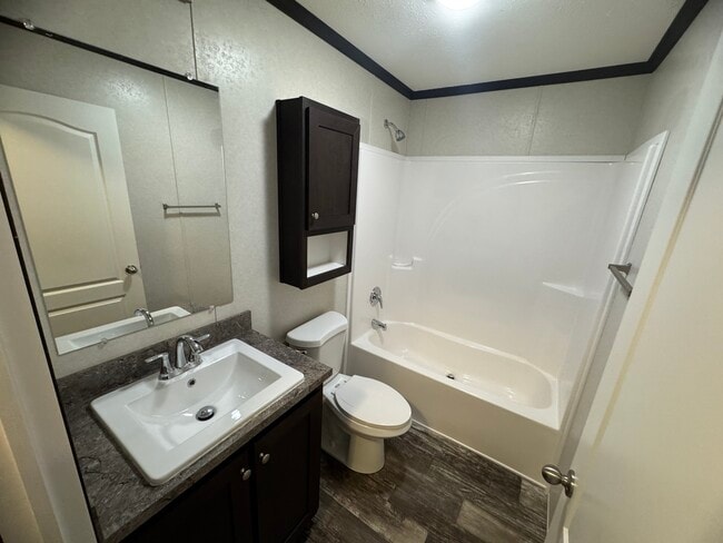 Building Photo - 212 Maple