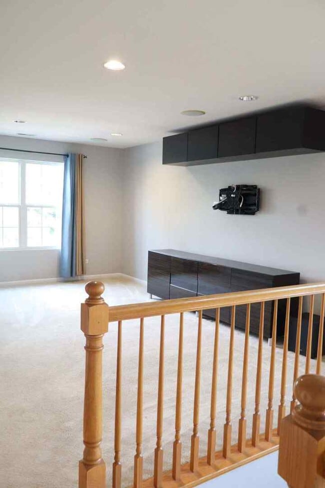 Building Photo - 267 S Alder Creek Dr