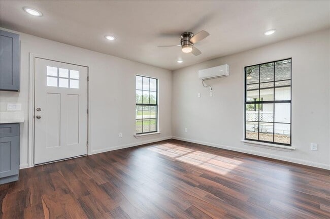 Building Photo - 112 Gazley St
