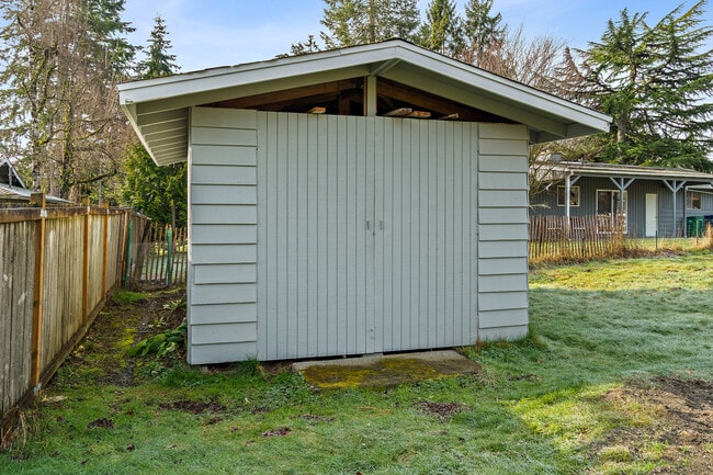Building Photo - 10012 136th Ave NE