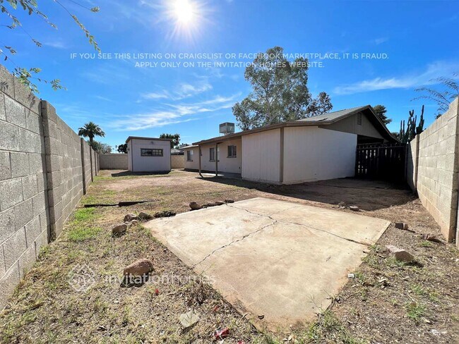 Building Photo - 1916 W Dartmouth St