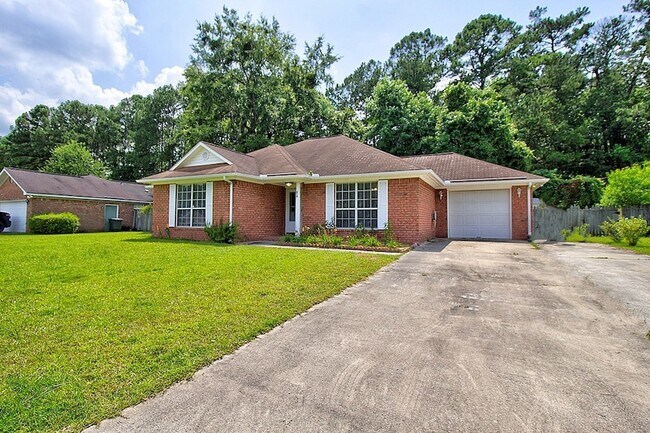 Building Photo - 210 Easy St