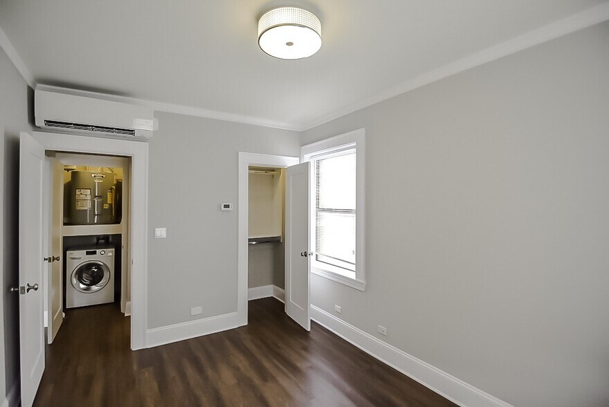 Building Photo - 817 W Lakeside Pl