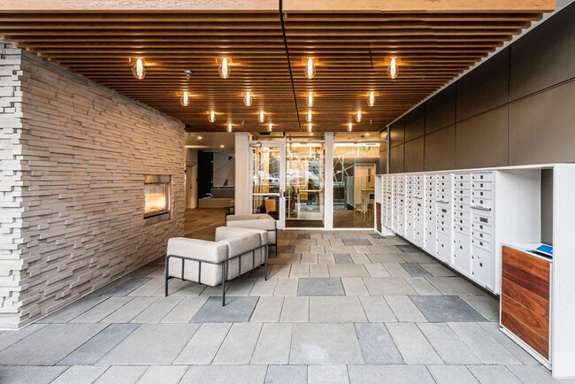 Building Photo - 408 Aurora Ave N