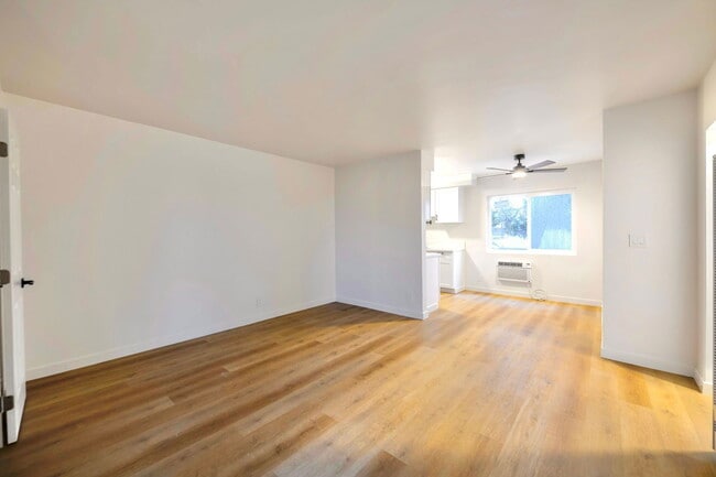 Building Photo - 6828 Fulton Ave