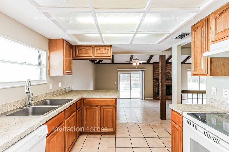 Building Photo - 808 Black Knight Dr