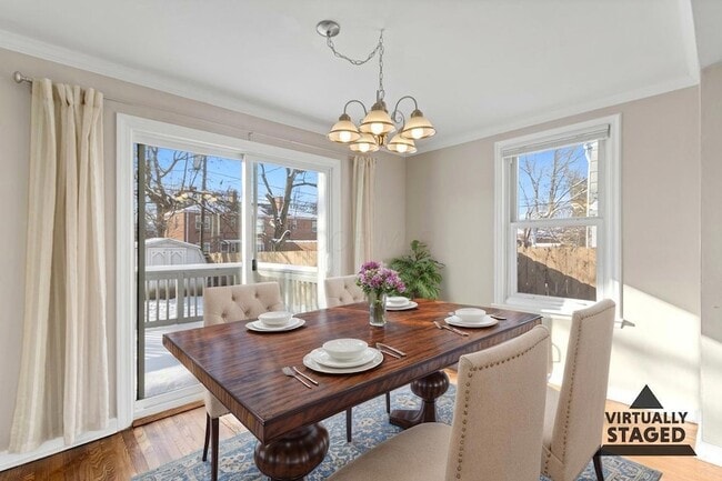 Building Photo - 2063 Inchcliff Rd