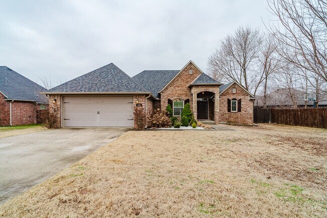 Building Photo - 602 SW Barn Valley Rd