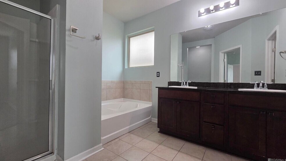 Building Photo - 583 Fall River Dr
