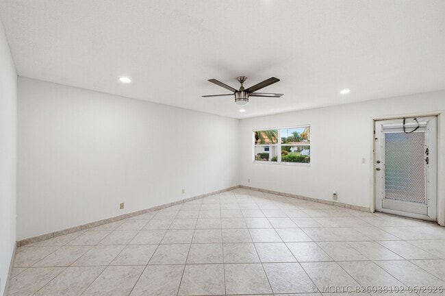 Building Photo - 28 Seville Dr