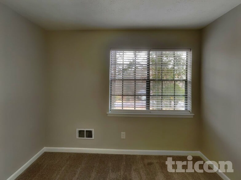 Building Photo - 212 Hemlock Dr