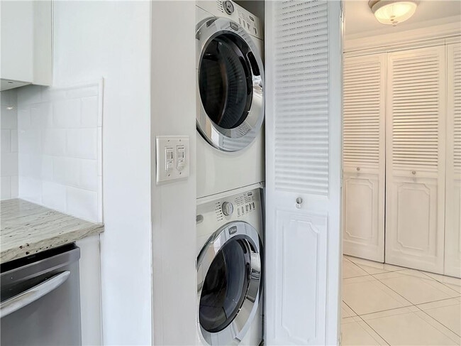 Building Photo - 6342 Longboat Ln W