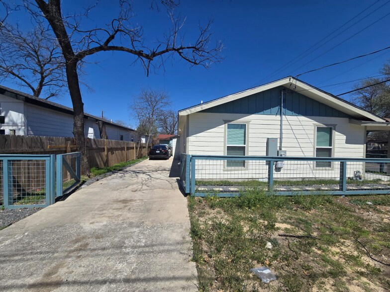 Building Photo - 629 S Gevers St