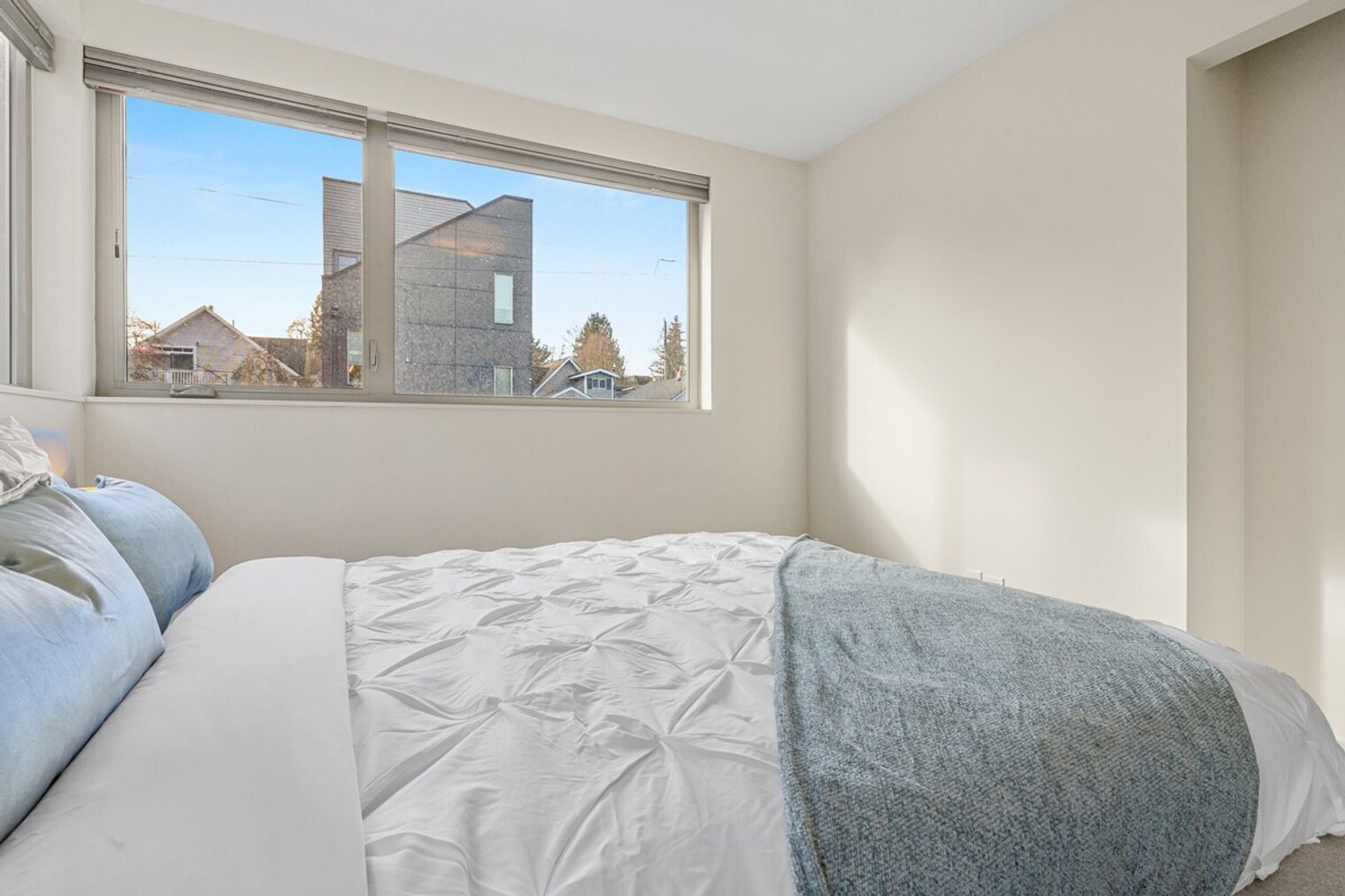 Building Photo - 2214 E Terrace St