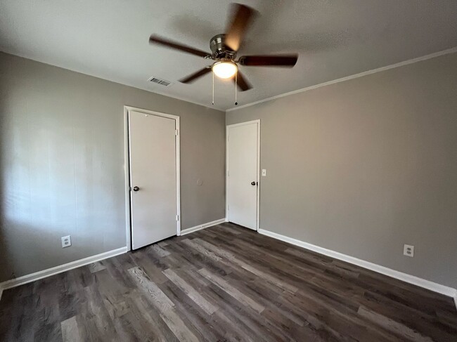 Building Photo - 2300 Welch Dr