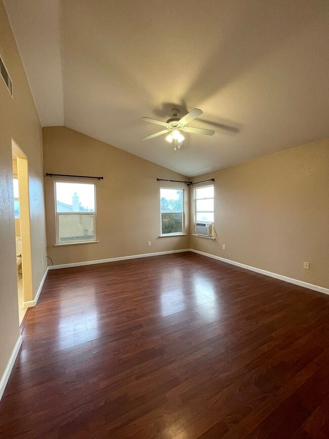 Building Photo - Half off 1st month's rent
