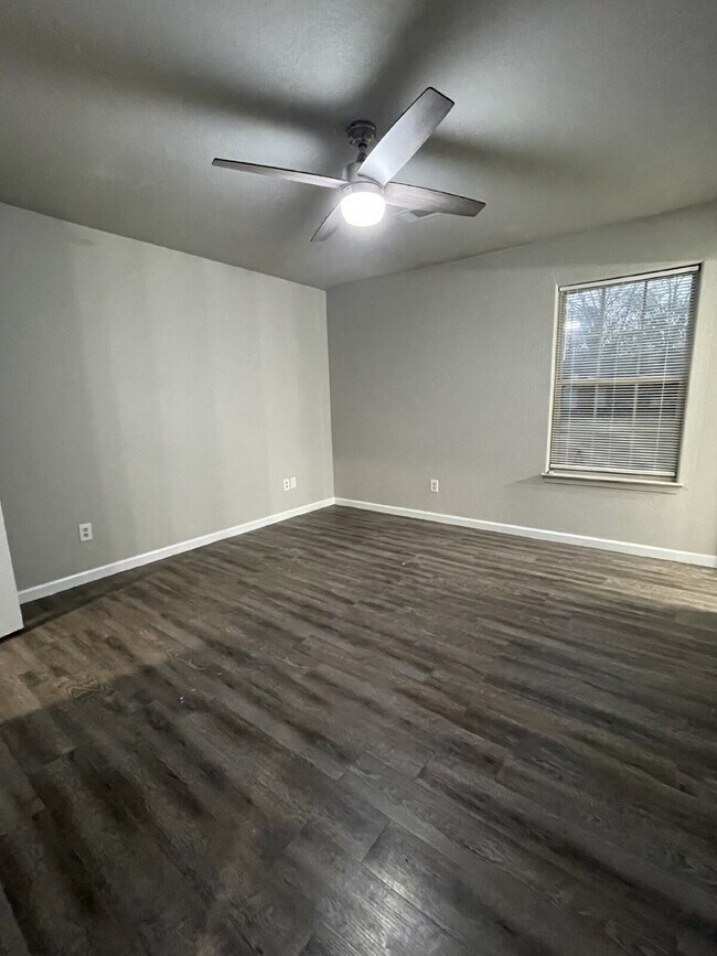 Building Photo - "Charming 3-Bed Home with Modern Touches & 2 Baths on Marion Street, Benton!"