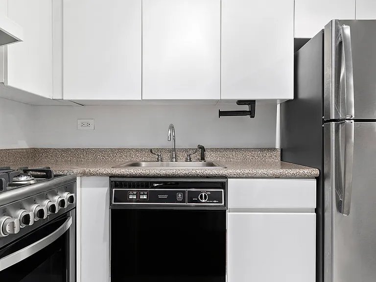 Building Photo - 222 E 14th St