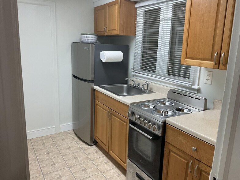 Building Photo - 1471 Point Way