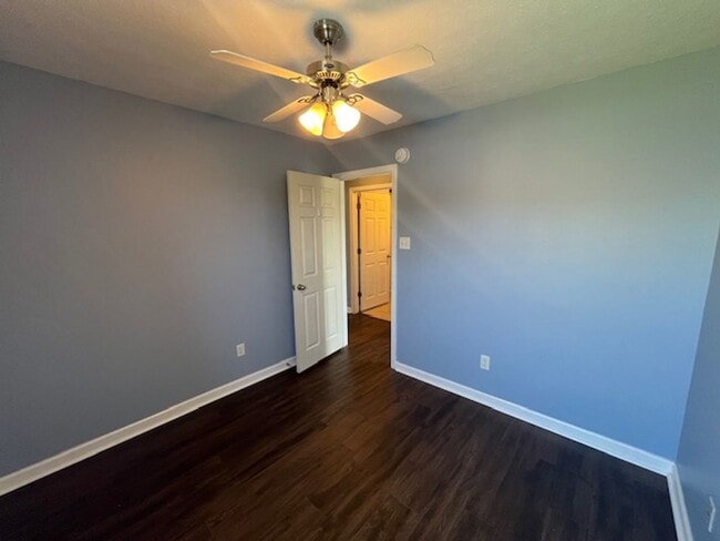Building Photo - 102 Rosebud Cir