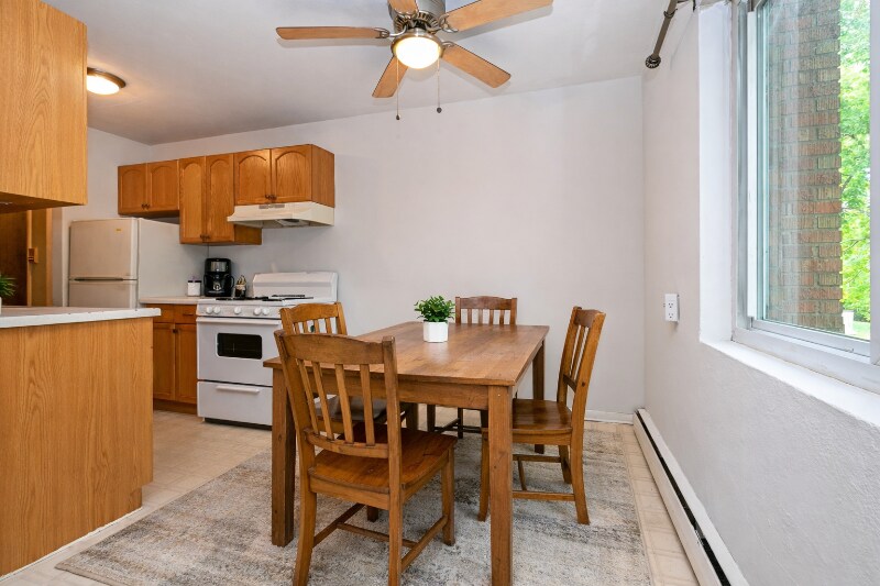 Building Photo - 515 5th St SE