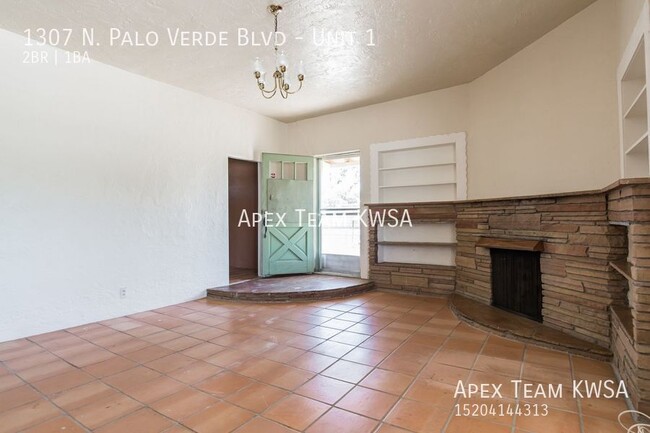 Building Photo - $1125- Lovely 2 Bed / 1 Bath Unit Availabl...